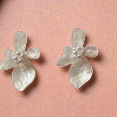 White Pearls flower Stud
